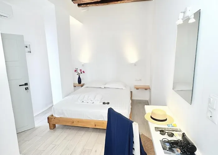 Castellino Naxos * Naxos City