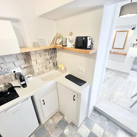 Castellino Naxos Inn *